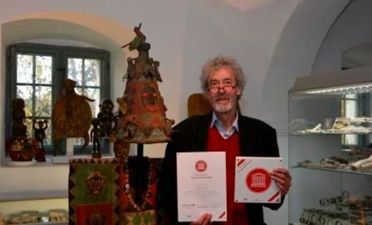 Museumschef Peter Coreth freut sich über die Auszeichnung. Foto: Schacherl