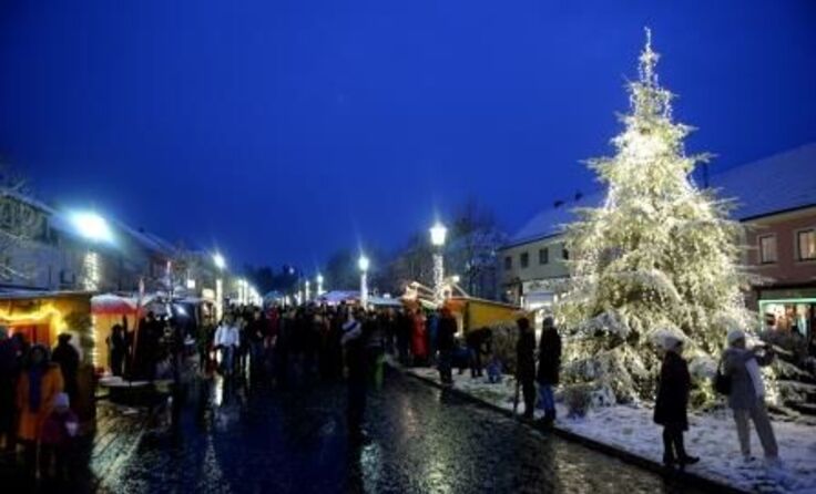Der Adventmarkt am Schremser Hauptplatz