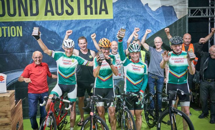 Das erfolgreiche Team nach der Preisverleihung Foto: Martin Bihounek