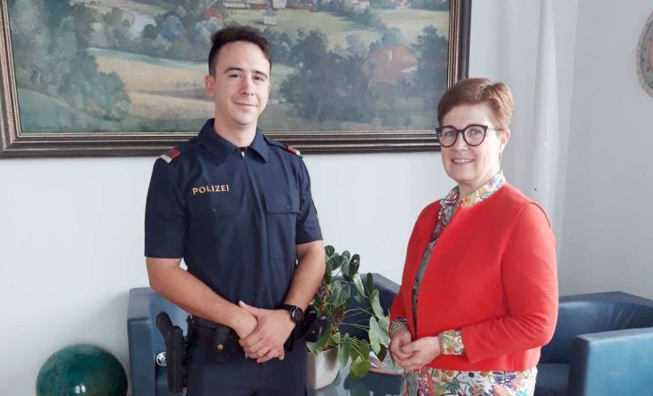 Oliver Hasler und Bürgermeisterin Elisabeth Kölblinger Foto: Stadtgemeinde Vöcklabruck