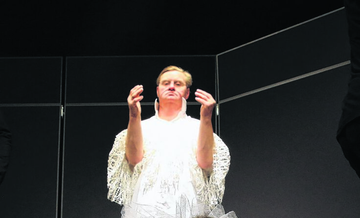 Die Theatergruppe Malaria präsentiert das Stück „Halsbrecher“. Foto: Reinhard Winkler