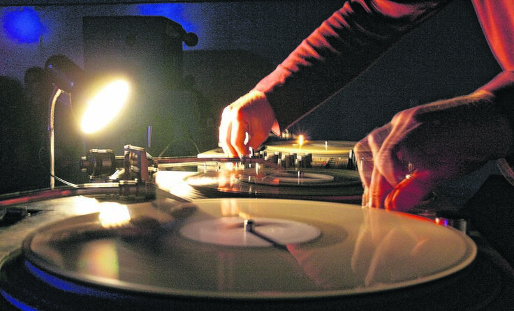 14 DJs sollten auf dem Fest des 26-Jährigen auftreten – keiner wurde bezahlt. *Foto: Weihbold