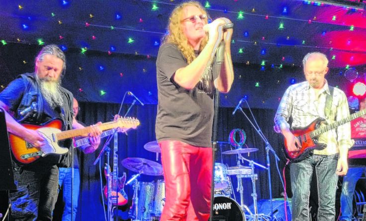 Die Bühne des Jam-Clubs wird vor der Sommerpause noch mal gerockt.