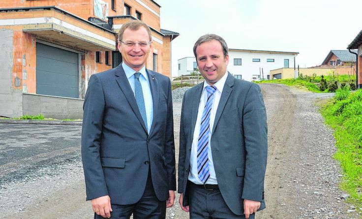 Thomas Stelzer mit Michael Hammer beim Lokalaugenschein. Foto: Johannes Kapl