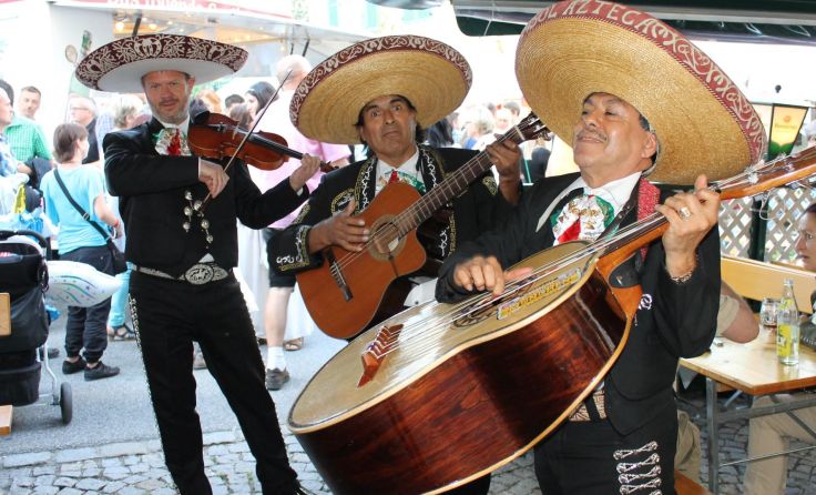 Mexikanisches Flair brachten diese drei Musikanten in die Barockstadt