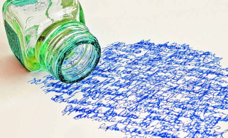Das Schreiben kann als persönliche Kraftquelle genützt werden. Foto: Shutterstock