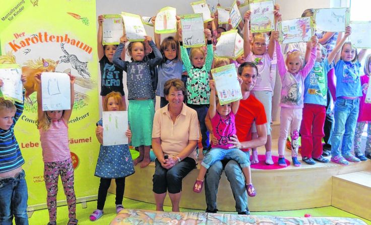 Nach der Lesung zeichnete jedes Kind seinen Traum auf ein Blatt Papier. Foto: Weißmann