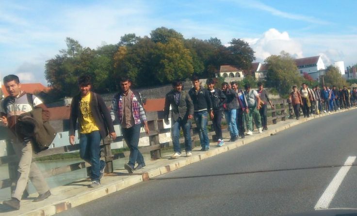 Täglich passieren mehrere hundert Flüchtlinge im Bezirk Schärding die deutsche Grenze.