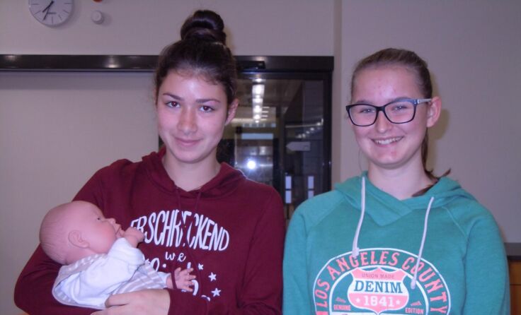 Die Schülerinnen erfuhren alles Wissenswerte rund ums Babysitten.