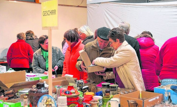 Stöbern, finden, Gutes tun beim Rot-Kreuz-Flohmarkt. Foto: Rotes Kreuz Ried 
