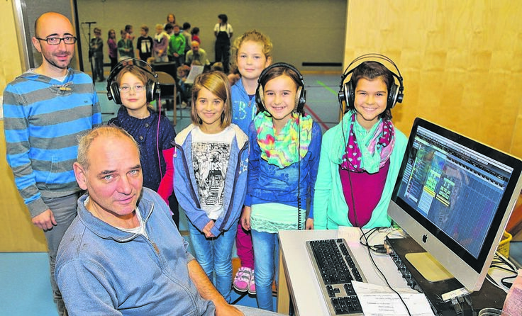 Die Kinder der Volksschule Roith produzierten ihre eigene CD. Foto: Hörmandinger