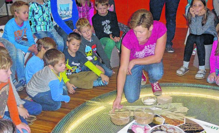 Die Ortsbäuerinnen besuchten die Volksschule in Feldkirchen. Foto: Renate Rechberger-König