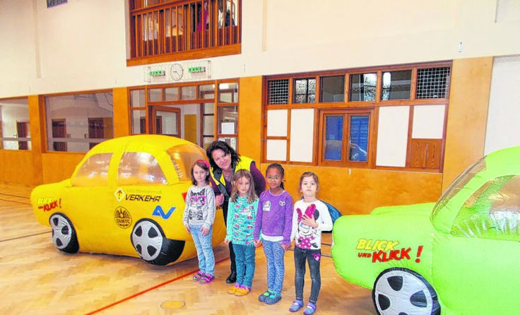 Die Kinder wurden auf die Gefahren im Straßenverkehr aufmerksam gemacht.