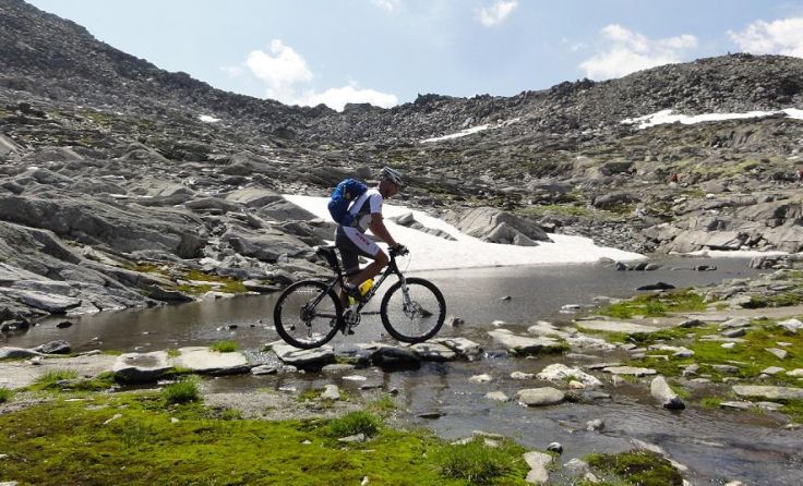 Die Radfahrer genossen die atemberaubende Landschaft