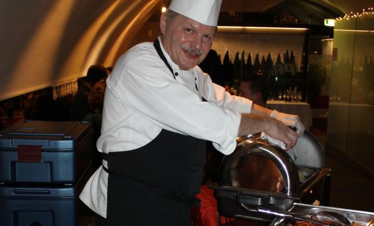Walter Laufeböck vom Landehotel St. Florian kredenzte den Gästen Spanferkel.