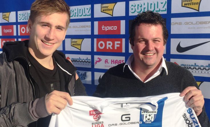 Valentin Grubeck mit SV Grödig Manager Christian Haas. Foto: SV Grödig