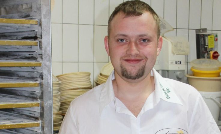 Bäcker Michael Mayr mit seinem „Enzenkirchner Brot“
