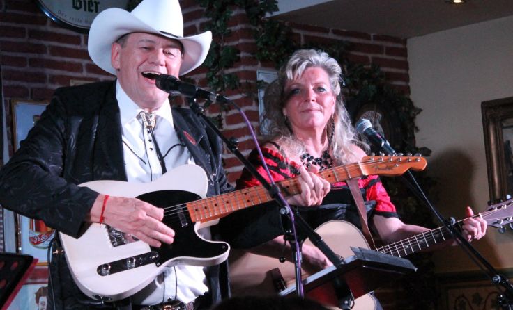 John TC (links) und „the Troubleshooters" spielten die besten Country-Songs.