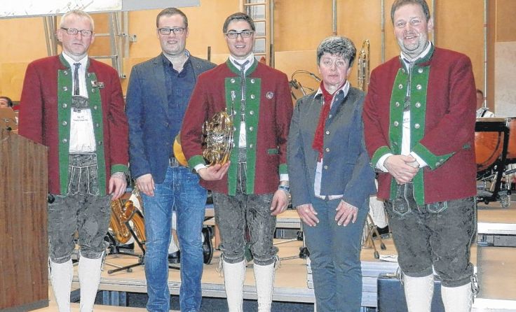Ein neues Instrument bereichert die Neukirchner Musi. Foto: MV Neukirchen/Walde