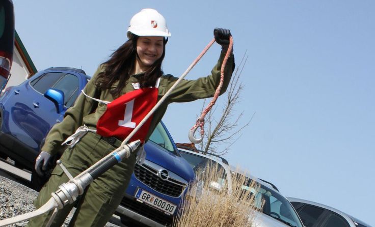 Auch der richtige Knoten will in der Feuerwehr gelernt sein.