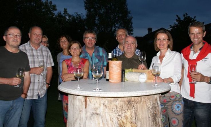 Weinfreunde Michaelnbach im Garten von Präsident Christian Bocksleitner