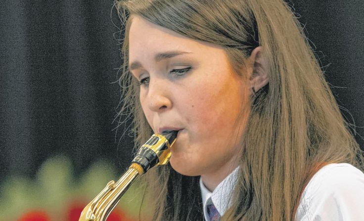Solistin Eva Ecklmayr am Saxophon