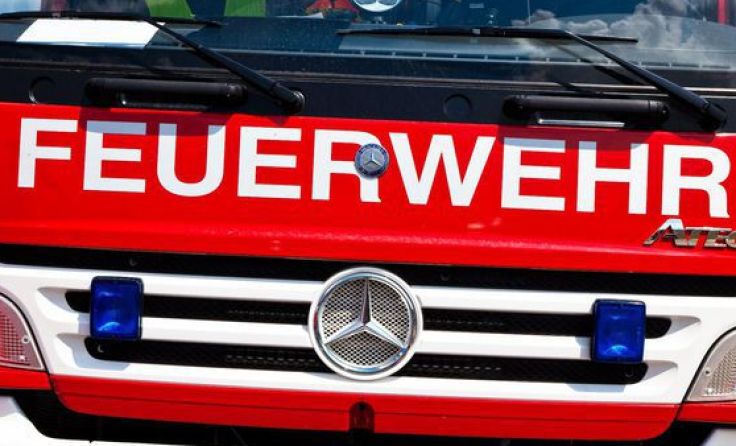 Beim Eintreffen der Feuerwehr war das Feuer rund um das Modellauto bereits erloschen. Foto: Wodicka