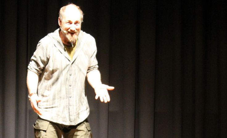 Roland Düringer bei seinem Auftritt im Peuerbacher Melodium