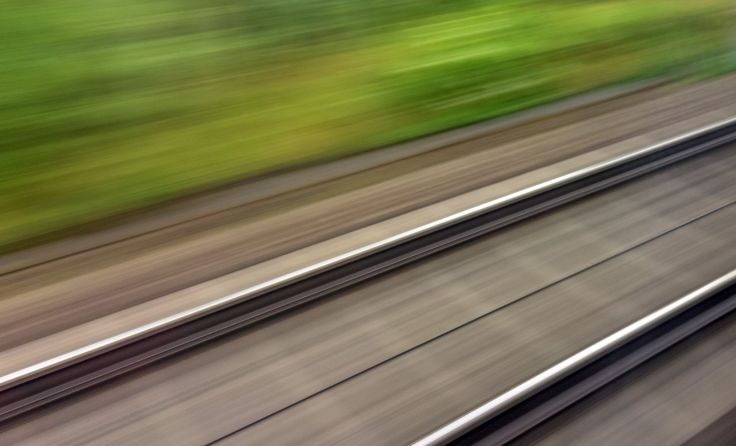 Trotz der Warnsignal überquerte die Pensionistin die Gleise und wurde erfasst. Foto: Wodicka