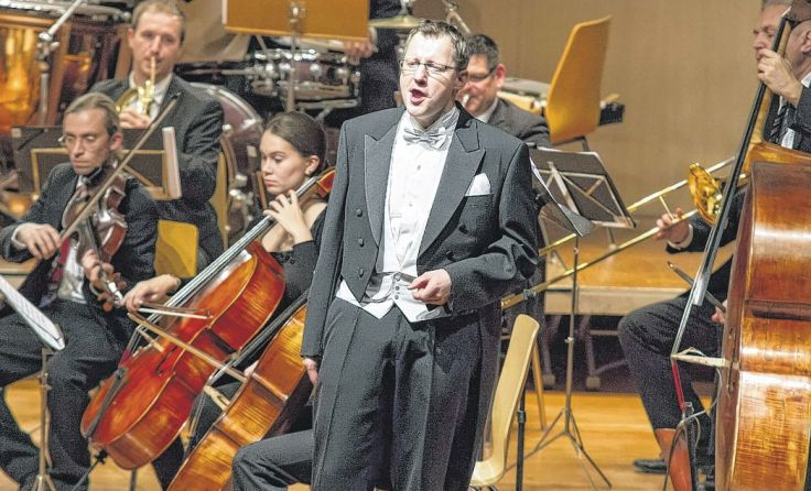 Opernsänger Matthäus Schmidlechner zu Gast am Neujahrskonzert in Peuerbach. Fotos: LMS Peuerbach
