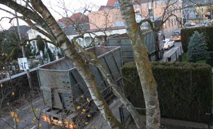 Trotz Umfahrung nehmen immer noch viele Lkw-Fahrer den Weg durch die Eferdinger Innenstadt.