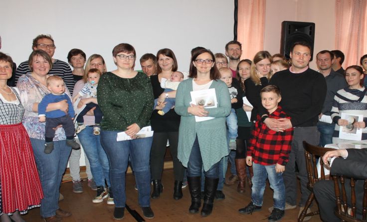  Die Gemeinde Pollham begrüßte seine Neu- und Jungbürger. Fotos: LangS 