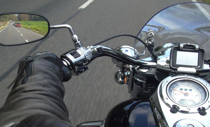Der Motorradfahrer übersah die Pkw-Fahrerin aus Schlüßlberg. Foto: Wodicka/Symboldbild