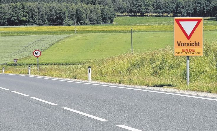 Die Zusatzinfo "Ende der Straße" wurde vom Land OÖ wieder abgebaut.