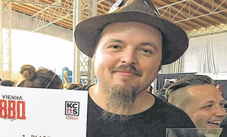 Thomas Mitter aus Tollet brachte die besten Ripperl vom Grill.