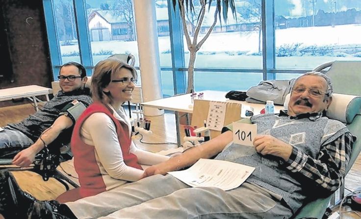  Manfred Gruberbauer beim 101-Mal Blutspenden im Jänner 2017. 