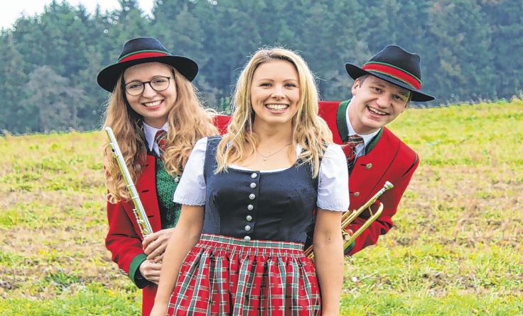 Die Musiker aus Pollham präsentieren sich beim Konzert in neuem Gewand. 