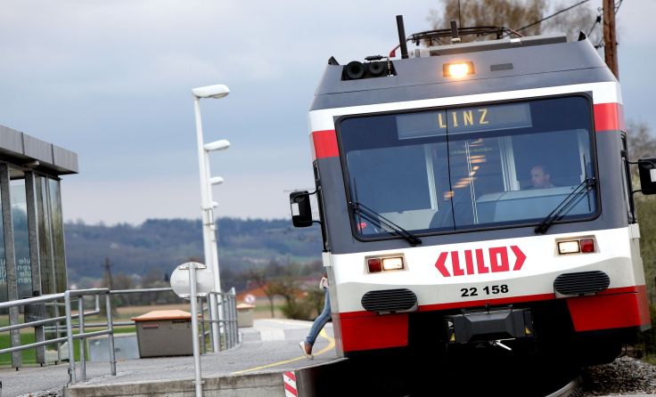 Der Pkw Fahrer kollidierte mit der Lokalbahn. Foto: Weihbold
