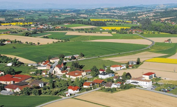 In Pollham wird über den persönlichen Besuchs des Bürgermeisters bei Altersjubilaren diskutiert.