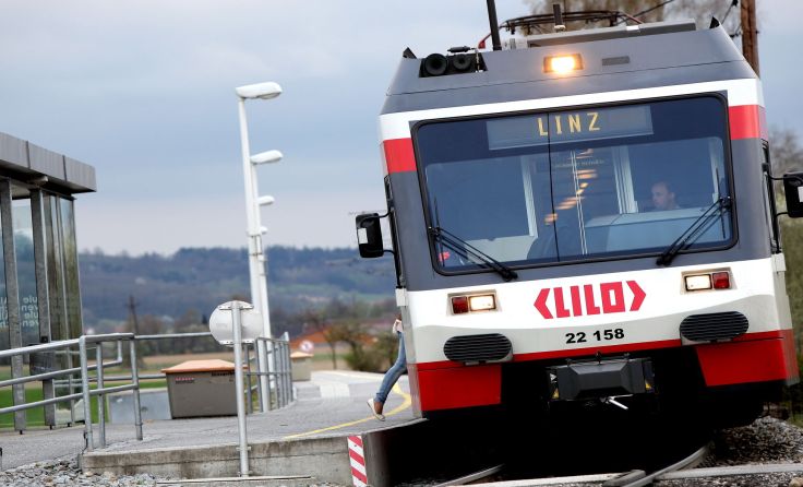 Die 79-jährige wurde vom Zug erfasst und unbestimmten Grades verletzt. Foto: Wodicka