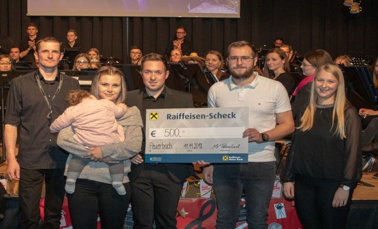 Der Musikverein Peuerbach unterstützt Familie Kamleitner aus Peuerbach.Foto: Christoph Mühlböck