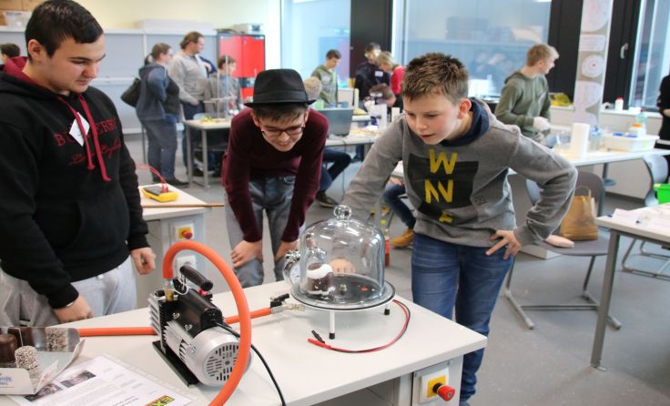 Die HTL Grieskirchen gibt beim Tag der offenen Tür Einblicke ins Schulgeschehen.