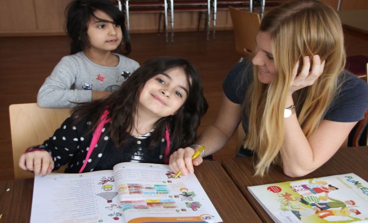 Nefes mit Nora Praher beim Lernen