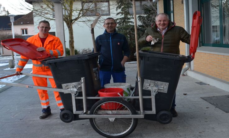 Mit dem neuen Müllwagen werden die Straßen von Wallern sauber gehalten. Foto: Gemeinde
