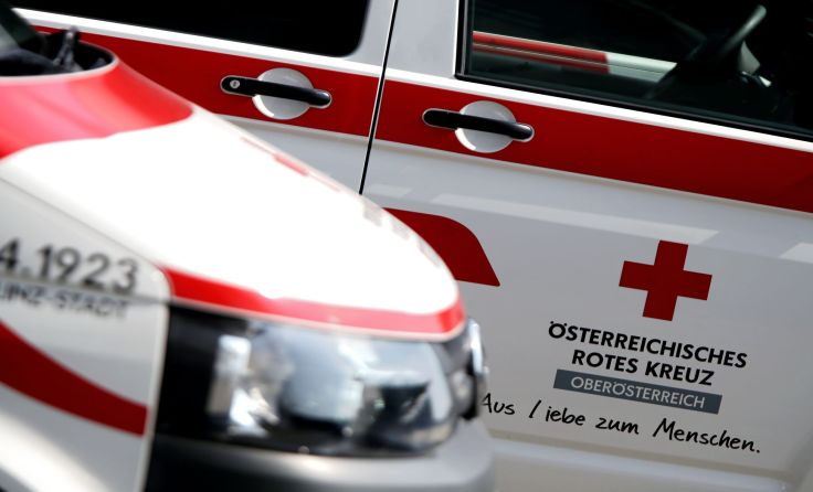 Die beiden Fahrzeuginsassen wurden verletzte und ins Krankenhaus eingeliefert. Foto: Weihbold