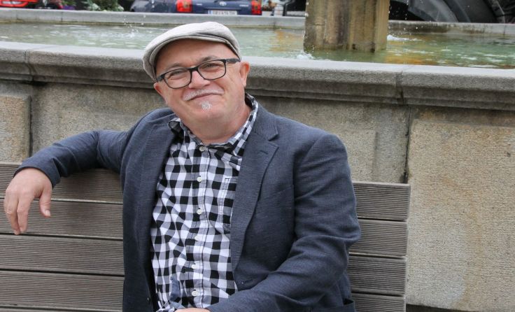 Ernst Lugmayr liest in der Hofbühne Tegernbach aus seinem Buch „Stanglpuch“.Foto: LangS