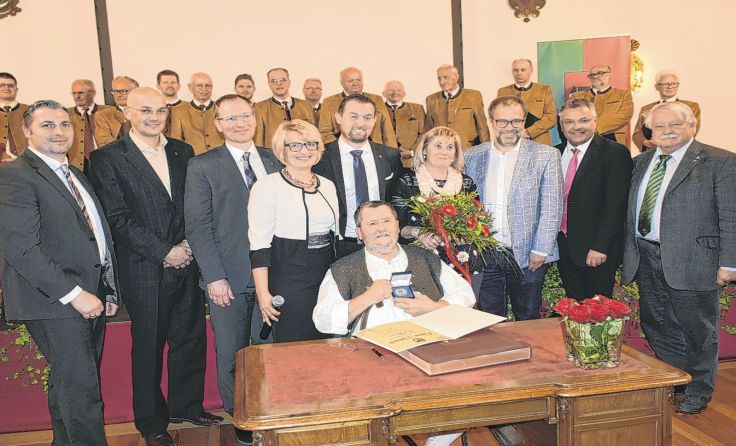 Franz Feindert erhielt die Ehrenurkunde der Stadt Grieskirchen. Foto: Neuwirth