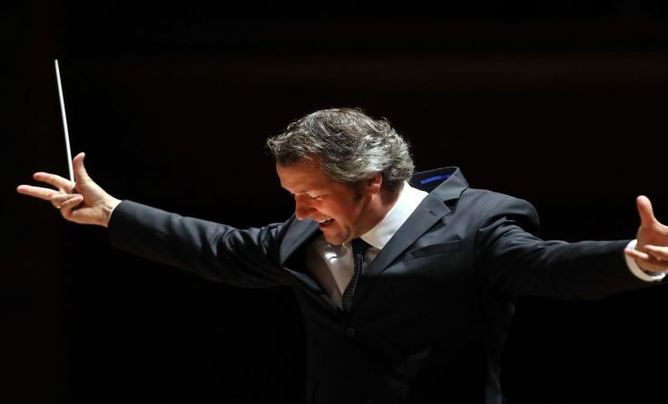 Markus Poschner leitet das Bruckner Orchester. Foto: Weibhold