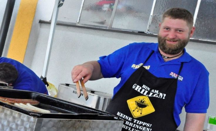Die Besucher des Frühschoppens dürfen sich über leckere Bratwürstel freuen. Fotos: MSC