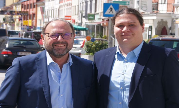 Thomas Antlinger (re.) wird Erich Pilsner als Bezirksparteivorsitzender folgen. Foto: SPÖ